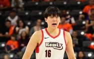 开云体育-轰31+8创生涯纪录！杨瀚森闪耀G联赛：16中14太准，大秀勾手绝活